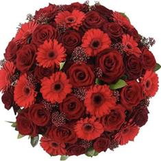 Classic Romantic Roses in Basket by Flowers Box